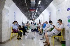 Nhiều thành phố của Trung Quốc mở hầm trú ẩn cho người dân tránh nóng