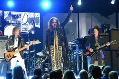 Ban nhạc Aerosmith tạm dừng chuyến lưu diễn chia tay khán giả 