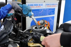 Xử phạt doanh nghiệp kinh doanh xăng dầu sử dụng giấy phép đã hết hạn