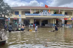 Quảng Trị: Hàng nghìn ngôi nhà tại vùng trũng Hải Lăng ngập sâu trong nước 