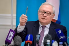 Thứ trưởng Ngoại giao Nga Sergei Ryabkov phát biểu tại cuộc họp báo ở Geneva, Thụy Sĩ. (Ảnh: AFP/TTXVN)