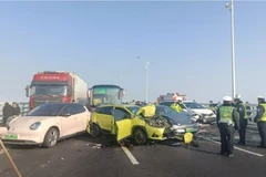 Trung Quốc: Đâm xe liên hoàn gây cháy khiến 8 người thương vong