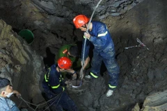 Hành trình xuyên đêm giải cứu bé trai mắc kẹt trong trụ bêtông sâu 35m