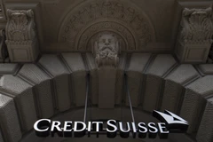 Cổ đông của Credit Suisse đệ đơn kiện sau vụ sáp nhập với UBS