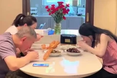 Kỳ lạ hiện tượng nhận lương để làm "con ngoan" ở Trung Quốc