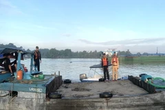 Bắt 7 tàu khai thác trái phép trên sông, thu giữ hơn 600m3 cát