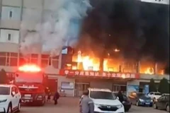 Hiện trường vụ hỏa hoạn tại thành phố Lữ Lương, tỉnh Sơn Tây, miền Bắc Trung Quốc ngày 16/11/2023. (Ảnh: Weibo/TTXVN)