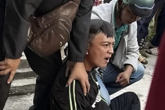 Nghi phạm Bùi Vũ Khoa bị bắt khẩn cấp vào chiều 4/12. (Ảnh: TTXVN phát)