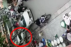 [Video] Truy tìm tài xế hất văng chiến sỹ công an phường lên nắp capô