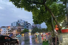 Mưa dông xuất hiện trên cả nước, các vùng biển đề phòng sóng lớn