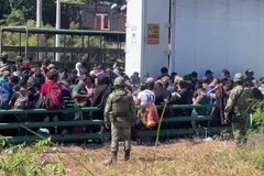 Mexico phát hiện 269 người trốn trong một chiếc xe đầu kéo