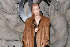 Những bộ cánh nổi bật của sao nữ Hàn trong Paris Fashion Week 2023