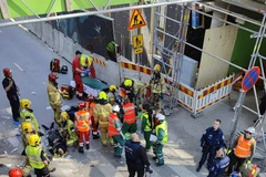 Sập cầu vượt cho người đi bộ ở Phần Lan, hàng chục trẻ em bị thương