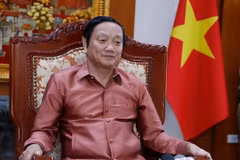 Đại sứ Việt Nam tại Lào Nguyễn Bá Hùng, tại cuộc trả lời phỏng vấn. (Ảnh: Phạm Kiên/TTXVN)
