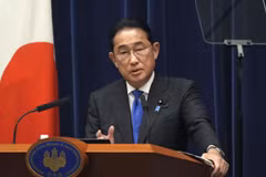 Thủ tướng Nhật Bản Fumio Kishida phát biểu họp báo tại thủ đô Tokyo. (Ảnh: Kyodo/TTXVN)