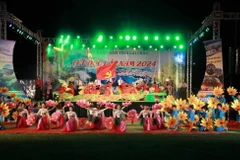 Chương trình văn nghệ chào mừng với chủ đề “Lung linh sắc màu Than Uyên” chào mừng Tết Độc lập. (Ảnh: Quý Trung/TTXVN)