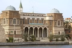 Trụ sở Ngân hàng trung ương Libya tại Tripoli. (Ảnh: Getty Images/TTXVN)