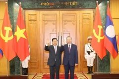 Tổng Bí thư, Chủ tịch nước Tô Lâm và Tổng Bí thư, Chủ tịch nước Lào Thongloun Sisoulith chụp ảnh chung trước khi hội đàm. (Ảnh: Trí Dũng/TTXVN)