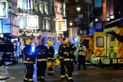 Ban công nhà hát ở thủ đô London bị sập gây thương vong lớn