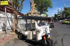 Xe tuk-tuk điện có vách cách ly phòng COVID-19. (Nguồn: thestar.com.my)