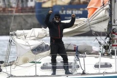 Anh Juan Manuel Ballestero cập bến tại quê nhà Argentina. (Nguồn: AP)