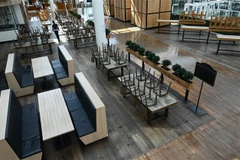 Một nhà hàng đóng cửa do dịch COVID-19 tại Munich, Đức. (Ảnh: AFP/TTXVN)