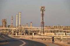 Nhà máy lọc dầu Abqaiq của Công ty Aramco ở Saudi Arabia. (Ảnh: AFP/TTXVN)
