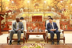 Chủ tịch UBND thành phố Hà Nội Nguyễn Đức Chung tiếp ông Ousmane Dione - Giám đốc WB tại Việt Nam. (Nguồn: kinhtedothi.vn)
