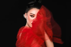 [Photo] Á hậu Kim Duyên lạ lẫm với thần thái đầy ma mị