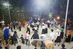 Văn hóa xòe đã trở thành món ăn tinh thần không thể thiếu và găm sâu vào tiềm thức bao thế hệ đồng bào người Thái. (Ảnh: CTV/Vietnam+)