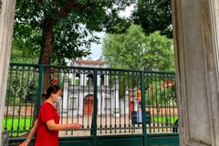 Văn Miếu Quốc tử giám đóng cửa những ngày dịch COVID-19. (Ảnh: Mai Mai/Vietnam+)