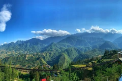 Sapa với view hướng núi tuyệt đẹp vào mùa Hè. (Ảnh: Xuân Mai/Vietnam+)