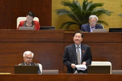 Bộ trưởng Bộ Nội vụ Lê Vĩnh Tân giải trình ý kiến của Đại biểu Quốc hội. (Ảnh: Dương Giang/TTXVN)