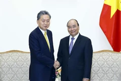 Thủ tướng Nguyễn Xuân Phúc tiếp ông Hatoyama Yukio, Viện trưởng Viện nghiên cứu Đông Á. (Ảnh: Thống Nhất/TTXVN)