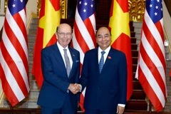 Thủ tướng Nguyễn Xuân Phúc tiếp Bộ trưởng Thương mại Hoa Kỳ Wilbur Ross. (Ảnh: Thống Nhất/TTXVN)