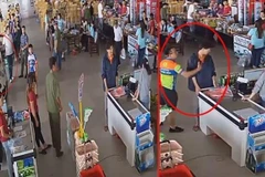 Giáng cấp bậc và cho xuất ngũ Thượng úy Công an tát nhân viên bán hàng