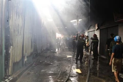 Khu vực trung tâm chợ bị lửa thiêu trụi. (Ảnh: Đức Phương/TTXVN)