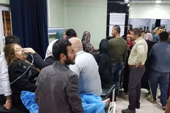 Điều trị cho người bị thương do động đất ở Kirkuk, Iraq. (Nguồn: THX/TTXVN)