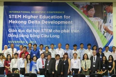 Các đại biểu chụp ảnh lưu niệm tại hội nghị. (Ảnh: Ánh Tuyết/TTXVN)