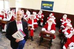 Ông James Lowell và các học viên của Ministry of Fun. (Nguồn: ministryoffun.net)