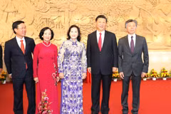 Chủ tịch Quốc hội Nguyễn Thị Kim Ngân và Tổng Bí thư, Chủ tịch Trung Quốc Tập Cận Bình đến dự lễ Khánh thành Cung Hữu nghị Việt-Trung và Lễ khai trương Trung tâm Văn hóa Trung Quốc tại Hà Nội. (Ảnh: Trọng Đức/TTXVN)