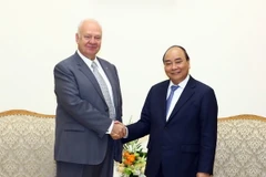 Thủ tướng Nguyễn Xuân Phúc tiếp Đại sứ Đặc mệnh Toàn quyền Liên bang Nga tại Việt Nam Konstantin Vasilievich Vnukov. (Ảnh: Thống Nhất/TTXVN) 
