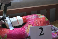 Chai thuốc độc được phát hiện tại phòng ngủ của Thạch Văn Nghĩa. (Ảnh: Thanh Hòa/TTXVN)