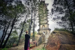 Cảnh quan thiên nhiên ngoạn mục chùa Hương Tích "phiên bản gốc"