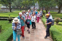 Du khách cao tuổi ưa chuộng cuộc sống ở điểm đến Việt Nam. (Ảnh minh họa: M.Mai/Vietnam+)