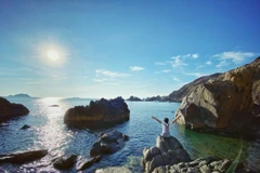 Kỳ Co hấp dẫn du khách bởi vẻ đẹp hoang sơ. (Ảnh: Mai Mai/Vietnam+)