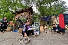 Du khách thích thú trải nghiệm không gian Sa Pa thu nhỏ giữa lòng Thủ đô