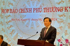 Bộ trưởng, Chủ nhiệm Văn phòng Chính phủ Trần Văn Sơn, Người phát ngôn của Chính phủ, chủ trì buổi họp báo thường kỳ tháng 1/2024. (Ảnh: Mai Mai/Vietnam+)
