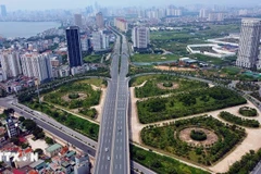 Đường Võ Chí Công nối cầu Nhật Tân với trung tâm thành phố Hà Nội. (Ảnh: Huy Hùng/TTXVN)