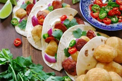 Khi nói đến tinh hoa ẩm thực Mexico thì không thể không nhắc đến món bánh Tacos. (Ảnh: Wiki Travel)